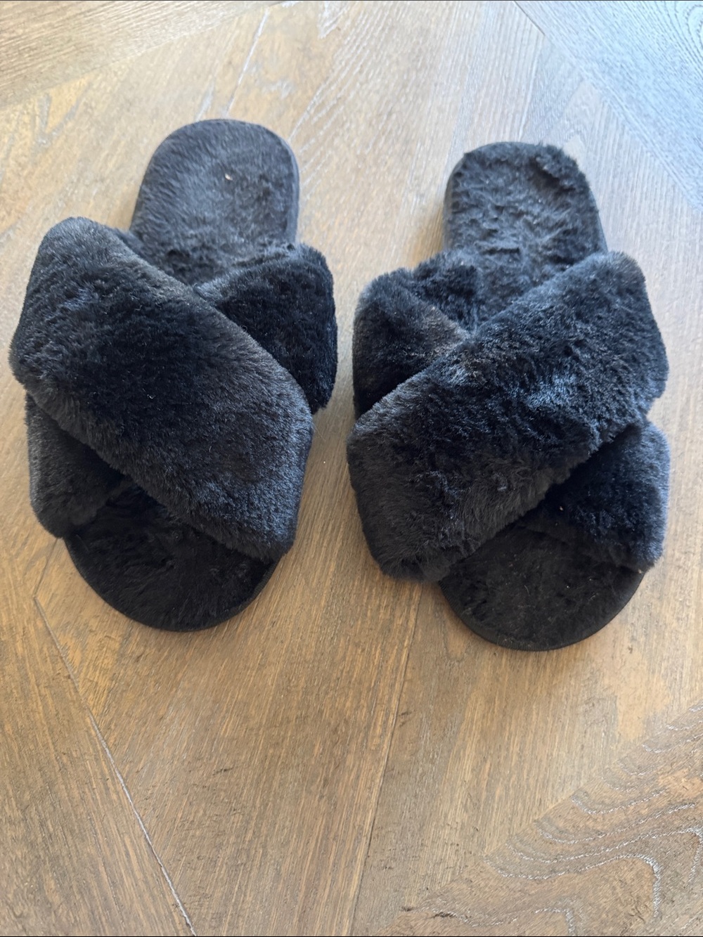 Women's Cozy Cross-Band Faux Fur Slippers - Black
